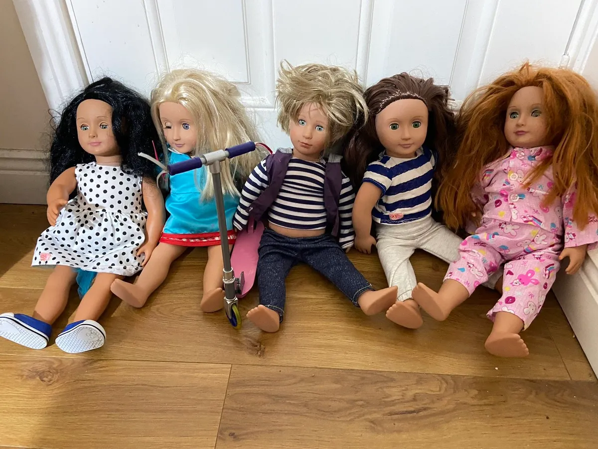 5 x Our Generation Dolls with bed and accessories