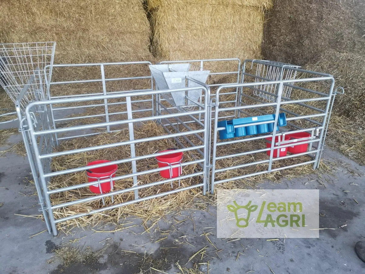 Sheep penning, bucket rings and hayracks - Image 1