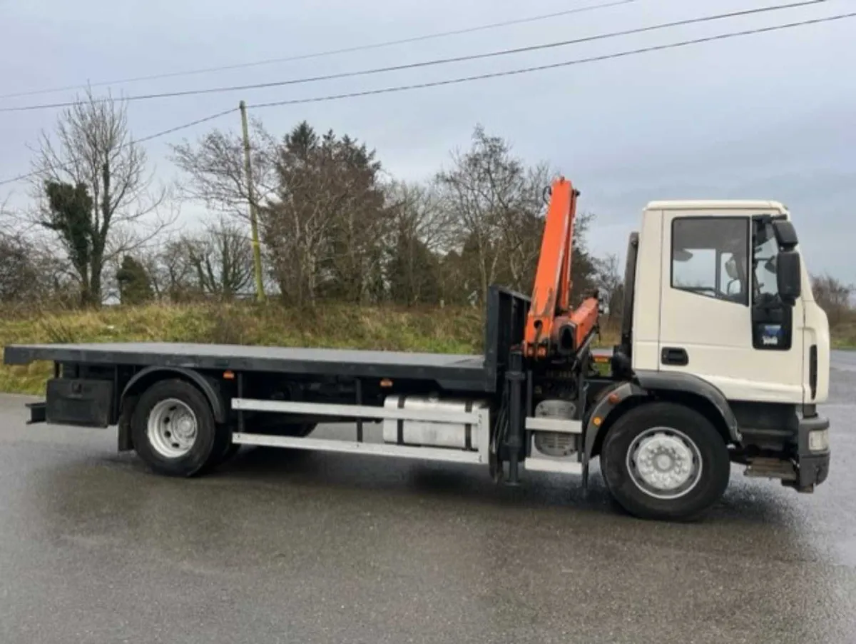 08 iveco 180e25 18 ton 20ft flat with crane - Image 4