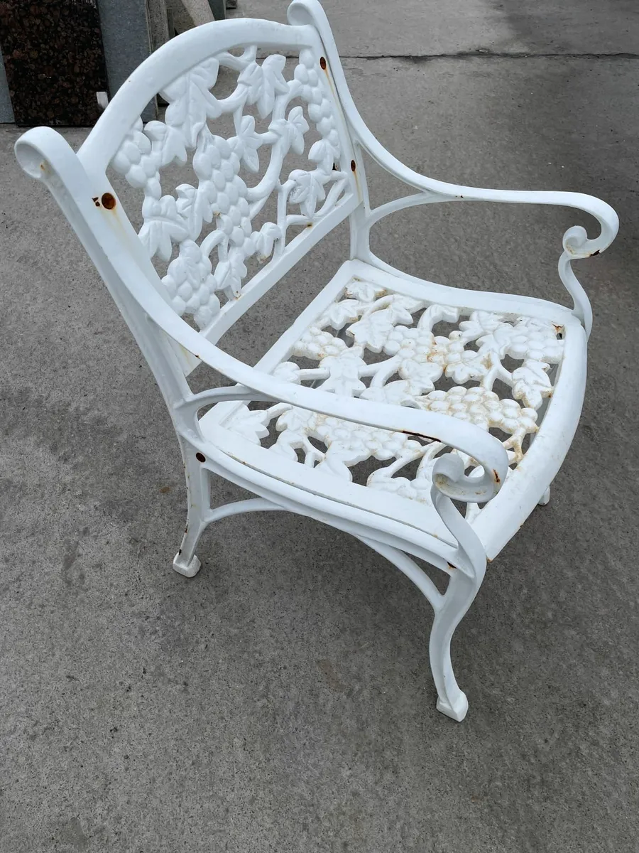 Cast iron garden chairs - Image 4