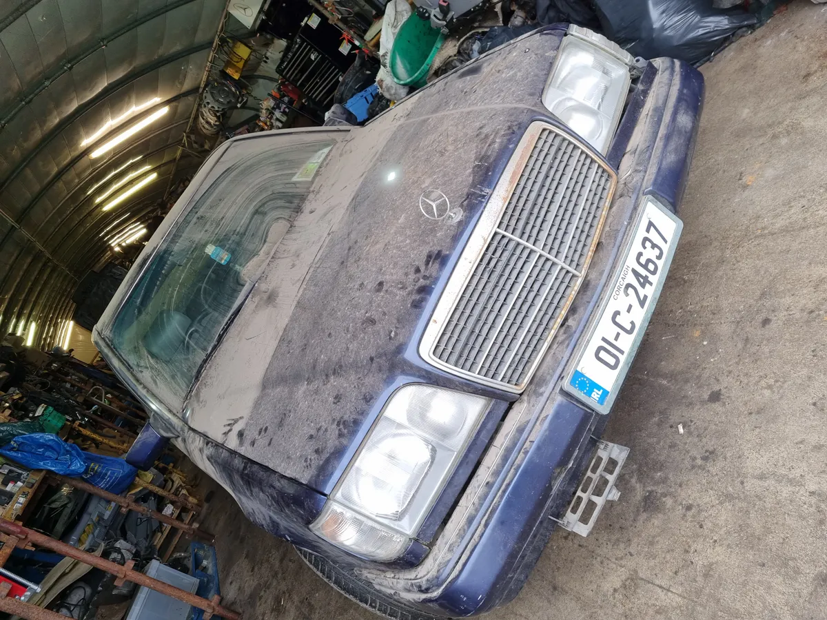 2001 W124 PETROL  MANUAL  parts only - Image 1