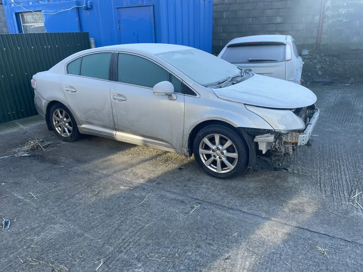 2011 Toyota avensis 2.0 d4d for dismantling