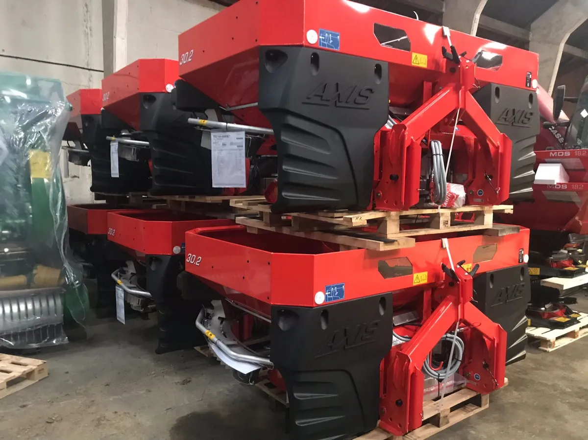 Rauch  fertiliser spreaders available - Image 3
