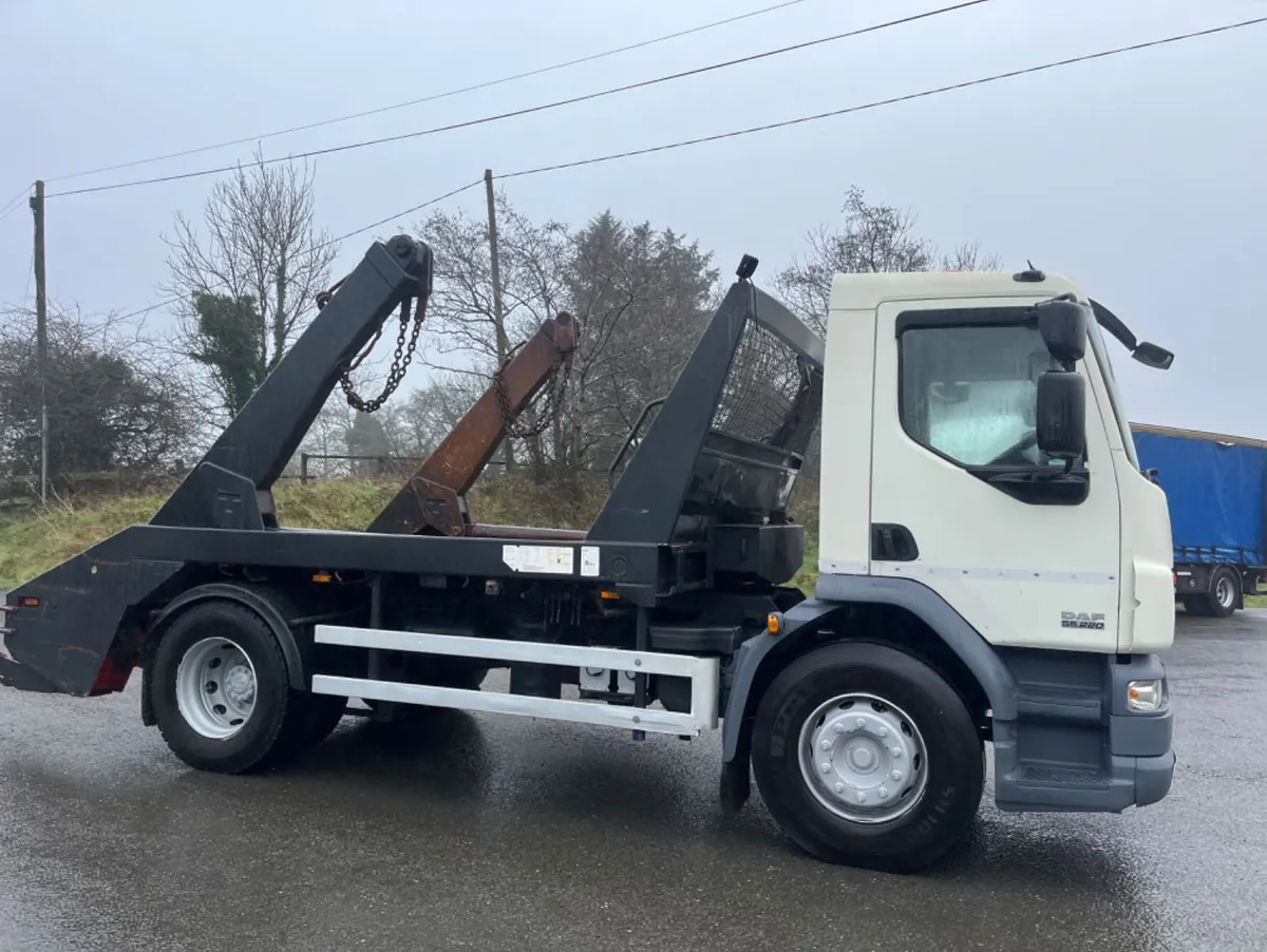 2010 daf Lf 55 220 18 ton telescopic skip loader - Image 4