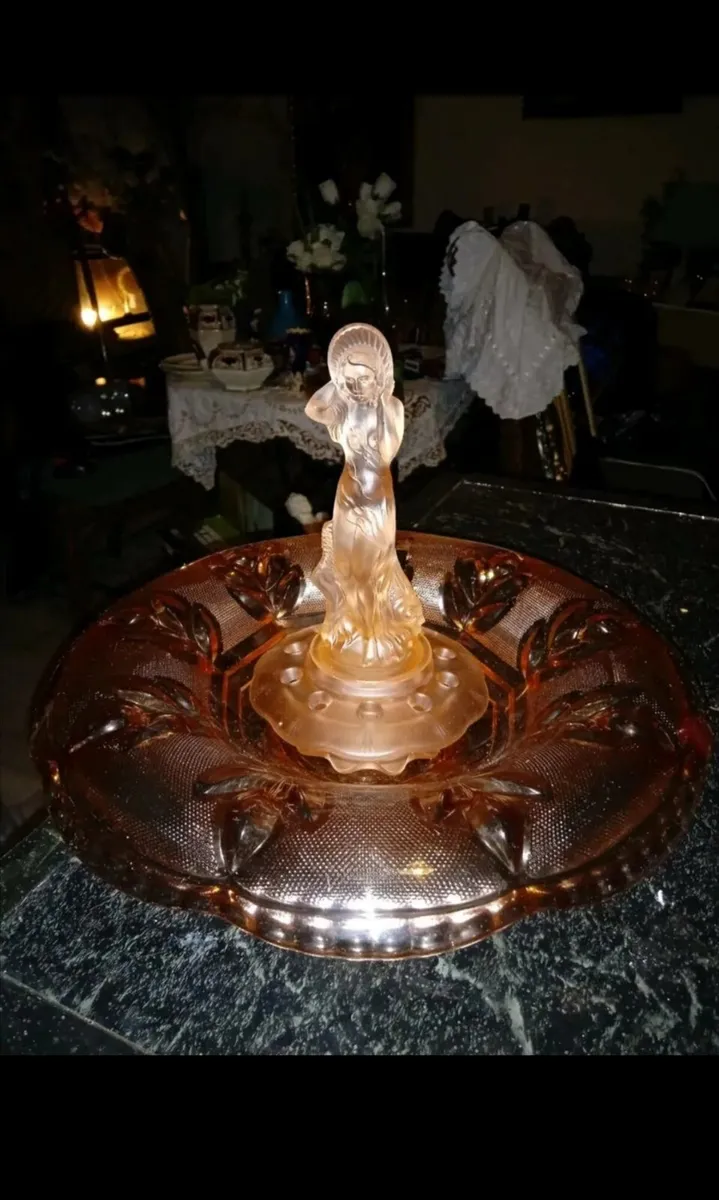 Art deco glass floating centerpiece - Image 1