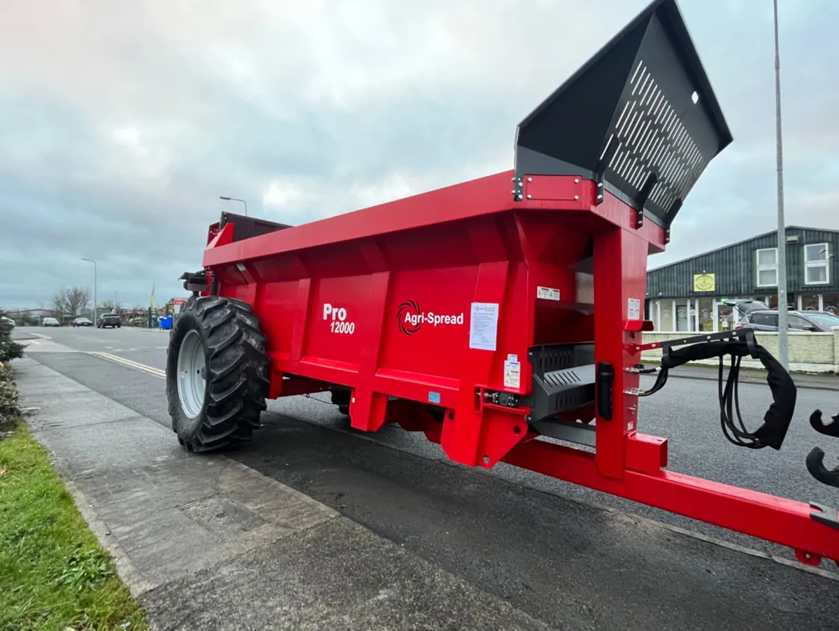 Demo and new rear discharge dung spreaders - Image 2