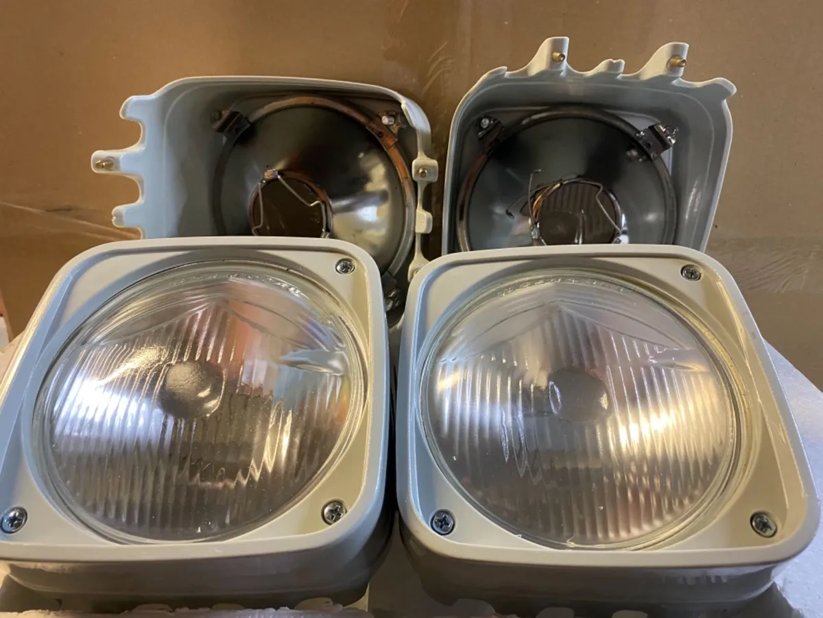 Ford 10 series head lights - Image 3