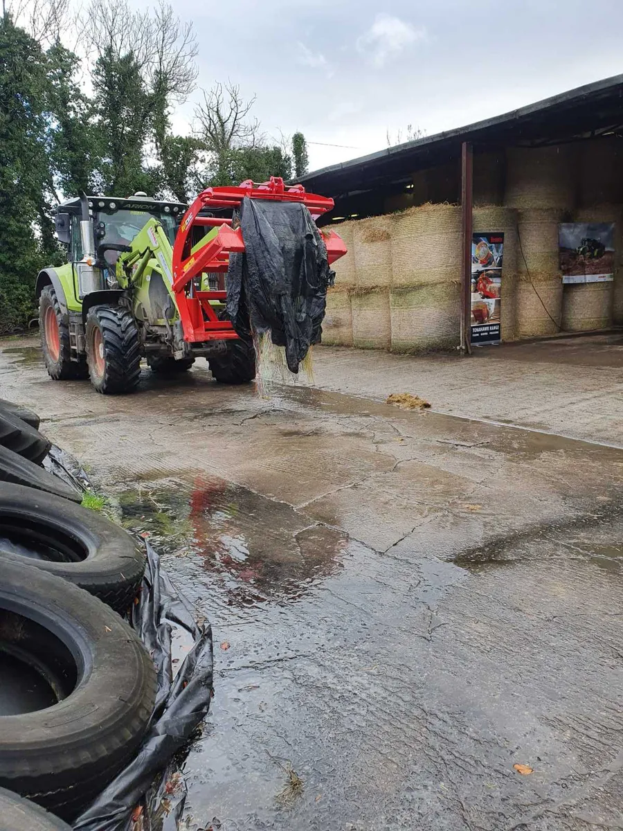 SALE on Demo Bale Slice with JCB brackets - Image 4