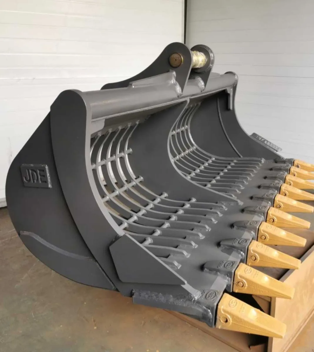 Heavy duty rake/riddle buckets. Try the best! - Image 1