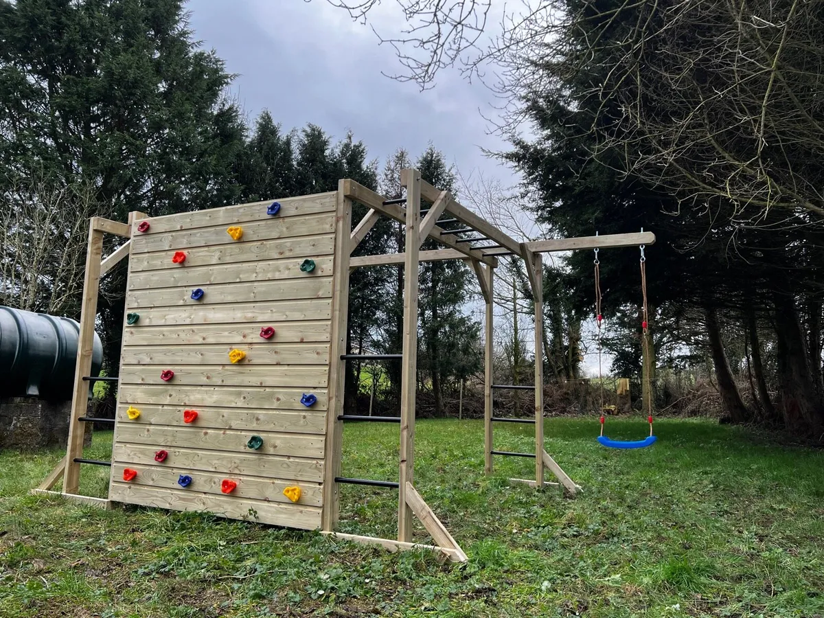 Monkey Bars & Climbing wall - Image 1