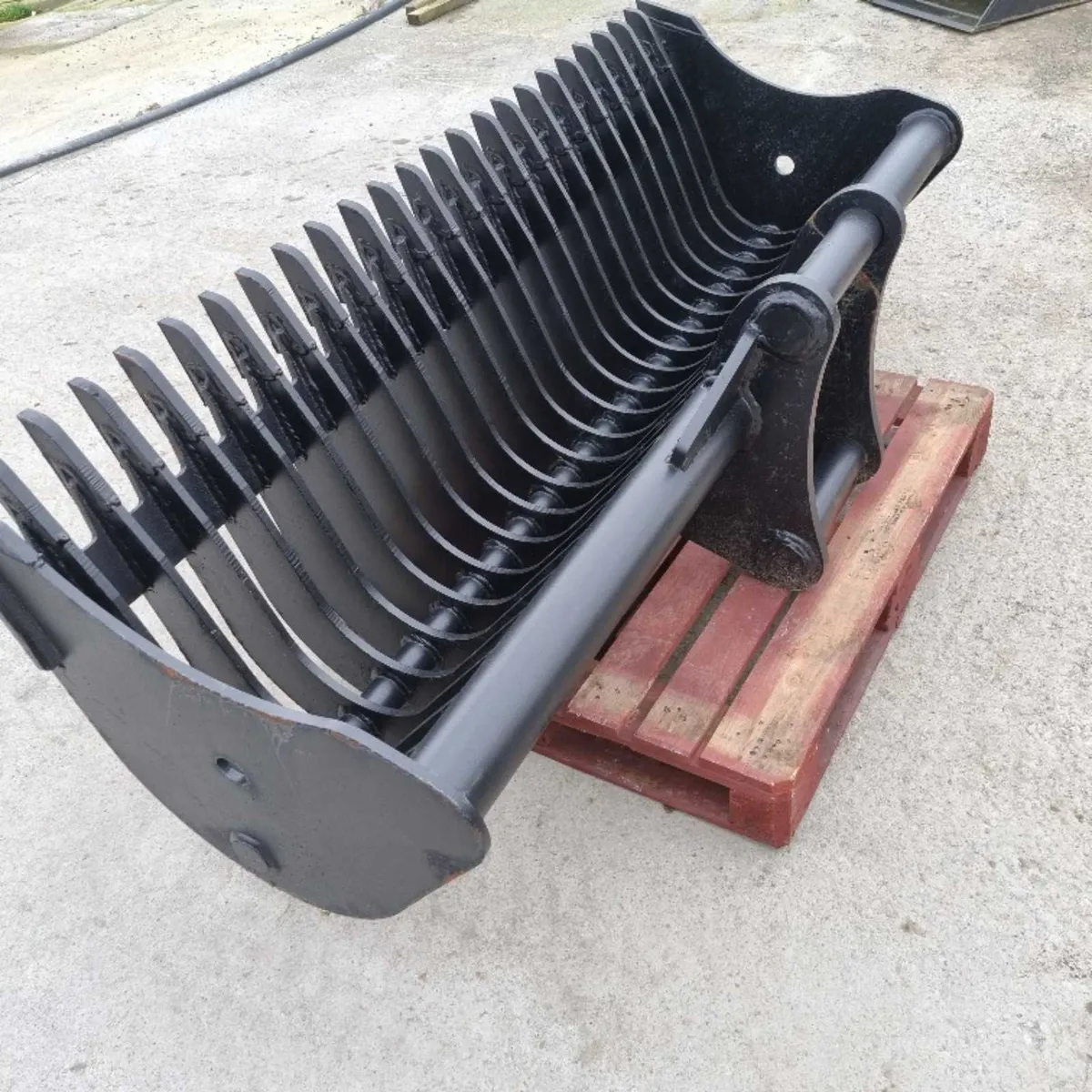 Excavator lawn rakes - Image 1