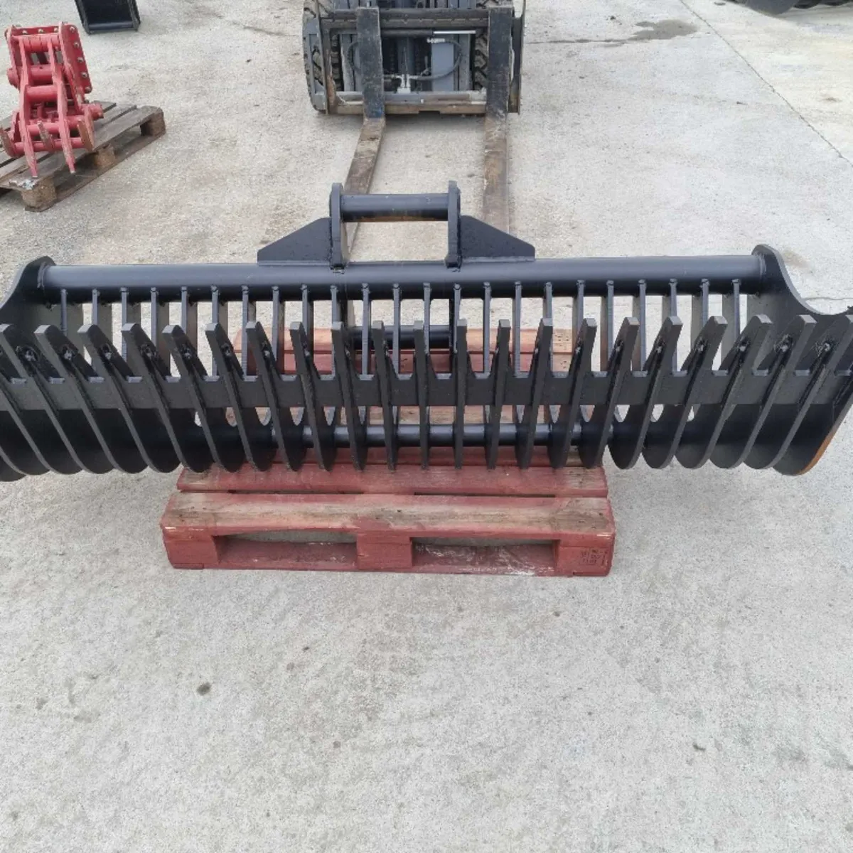 Excavator lawn rakes - Image 2