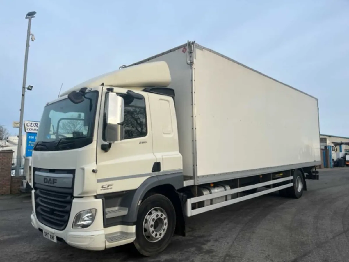 2017 daf cf 260 4x2 18 ton 28ft box with tail lift - Image 1