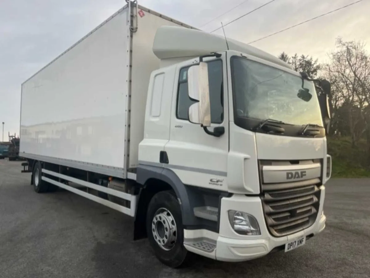 2017 daf cf 260 4x2 18 ton 28ft box with tail lift - Image 3