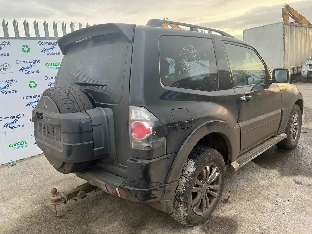 2013 MITSUBISHI PAJERO 3.2M JUST IN FOR BREAKING - Image 3