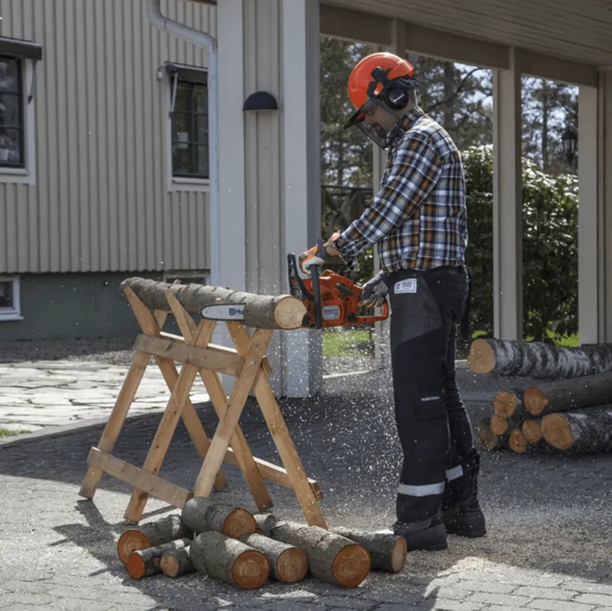 Husqvarna 120 Mk II 14" Chainsaw c/w Bar & Chain - Image 2