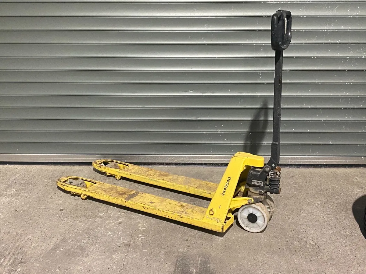 Choice of 10 used Toyota Pallet Trucks - Image 2