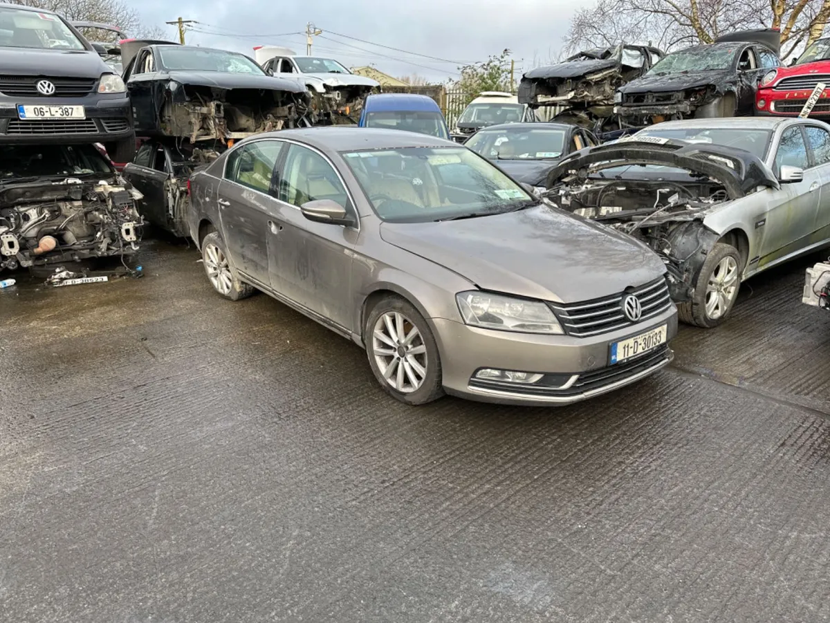 2011 VW PASSST 2.0 TDI DSG AUTO BREAKING - Image 1