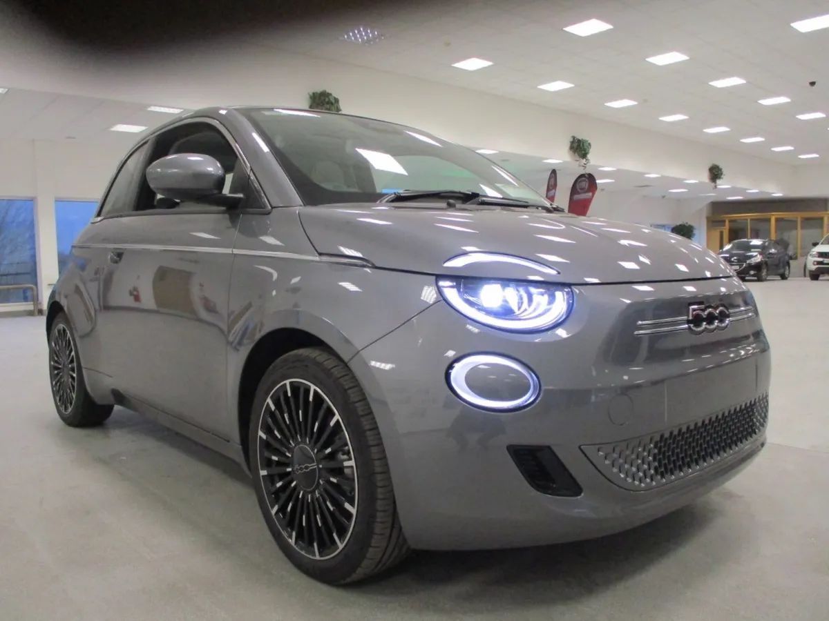 Fiat 500e-NEW 241 OFFERS-4.9% FINANCE - Image 3