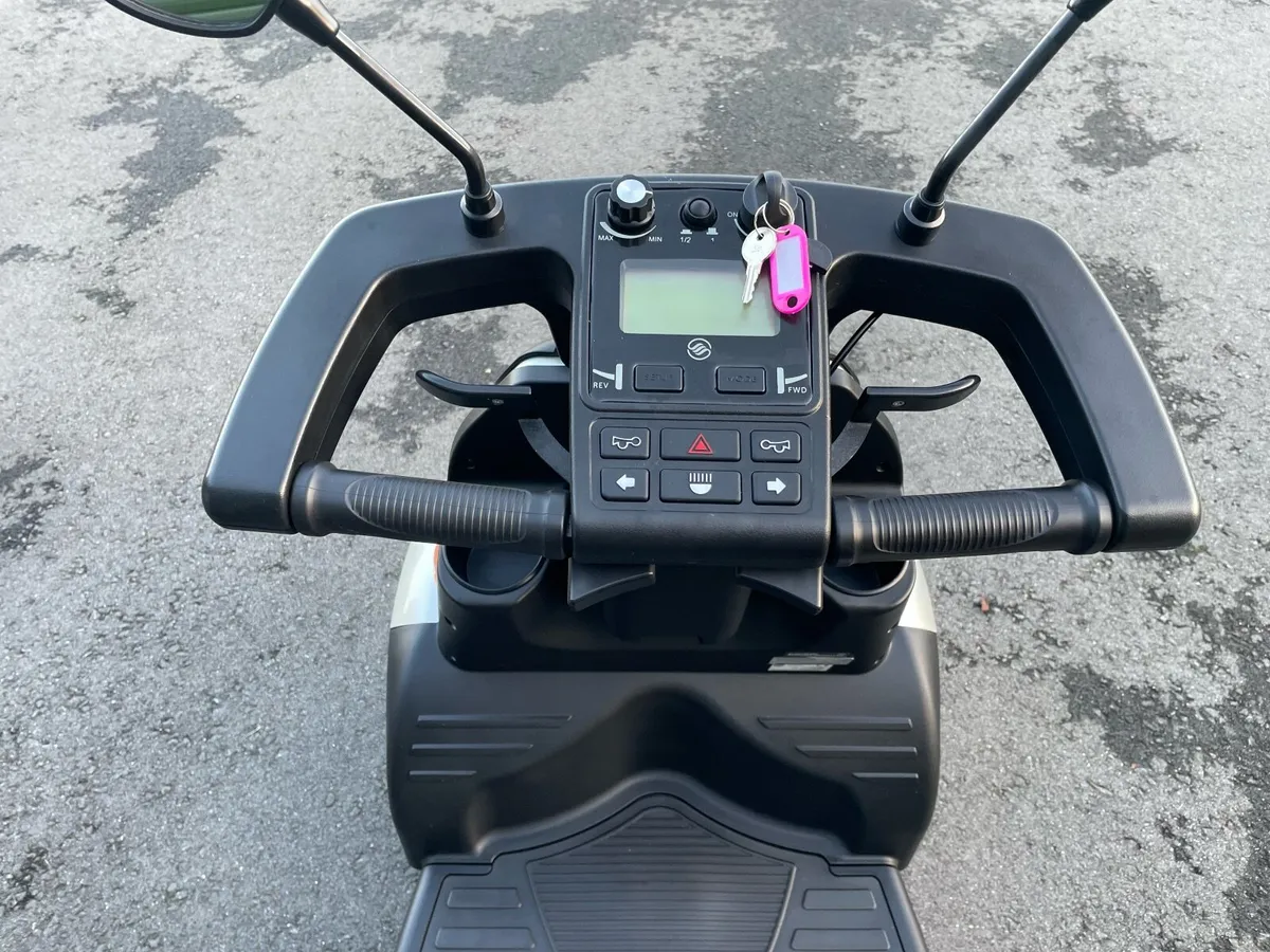 TGA Breeze Midi  mobility scooter - Image 2