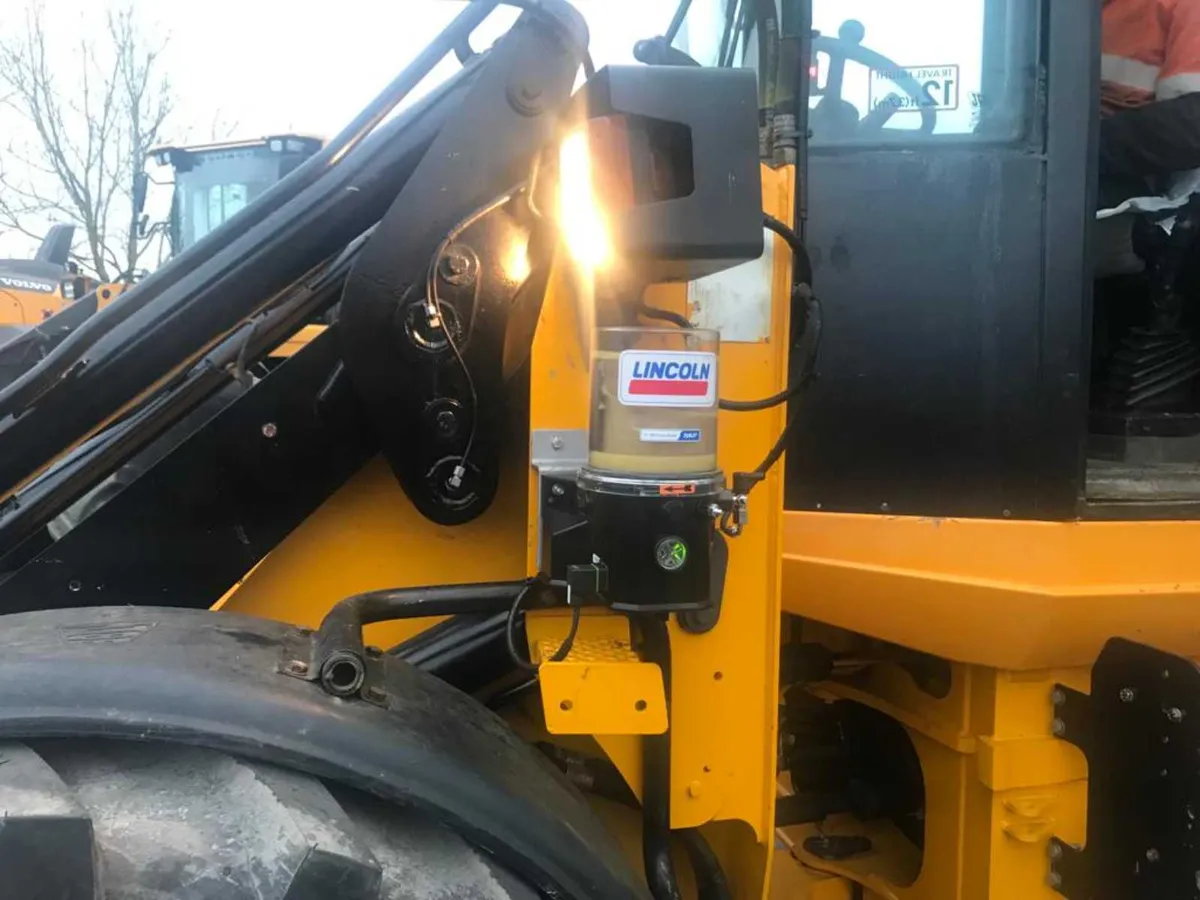 Jcb 411 - Image 3