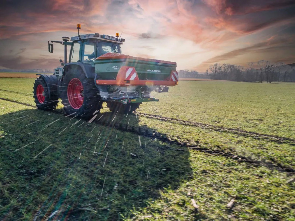 New Model ZA-M 02 Fertiliser Spreader - Image 1