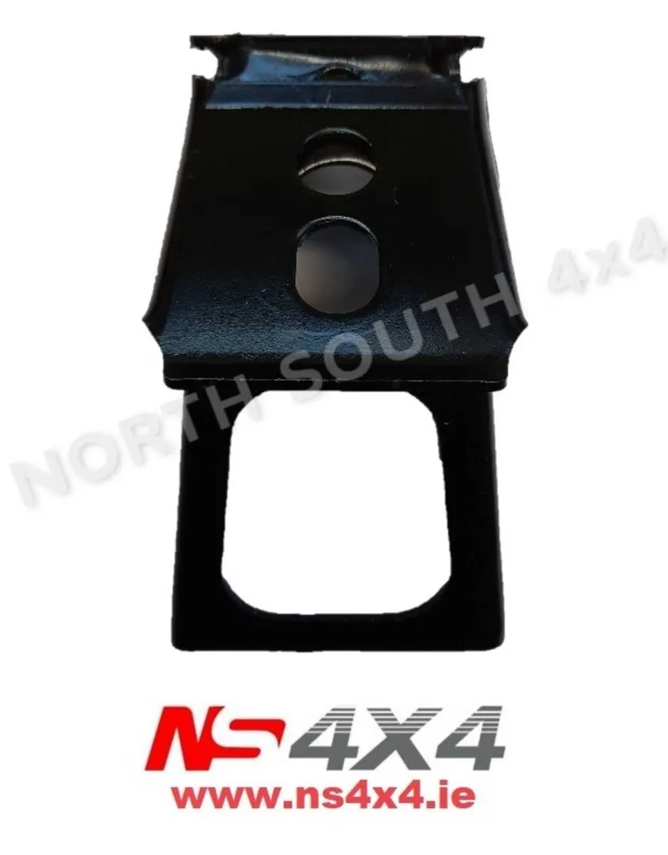 Body/tub chassis brackets for Toyota Hilux - Image 2