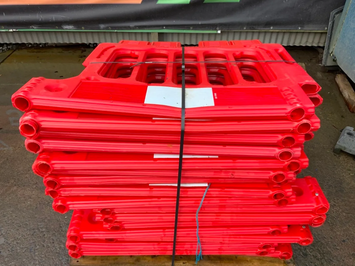 *** PVC PEDESTRIAN SAFETY BARRIERS *** - Image 2