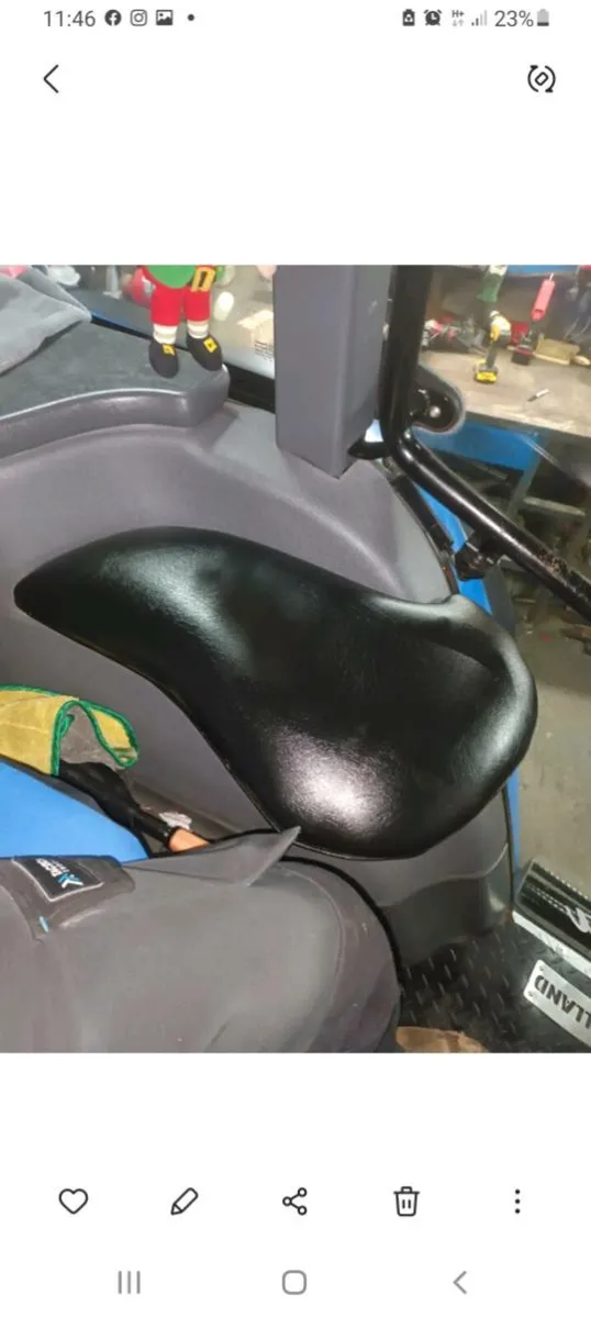 New Holland TS passenger seat - Image 2