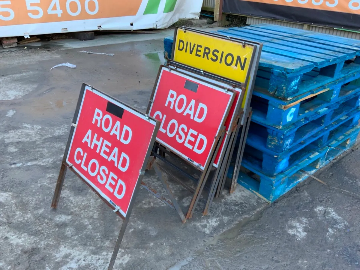 FREE STANDING METAL ROAD WORK SIGNS - Image 4