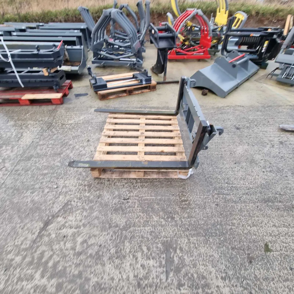 Pallet forks with Euro linkage SALE - Image 1