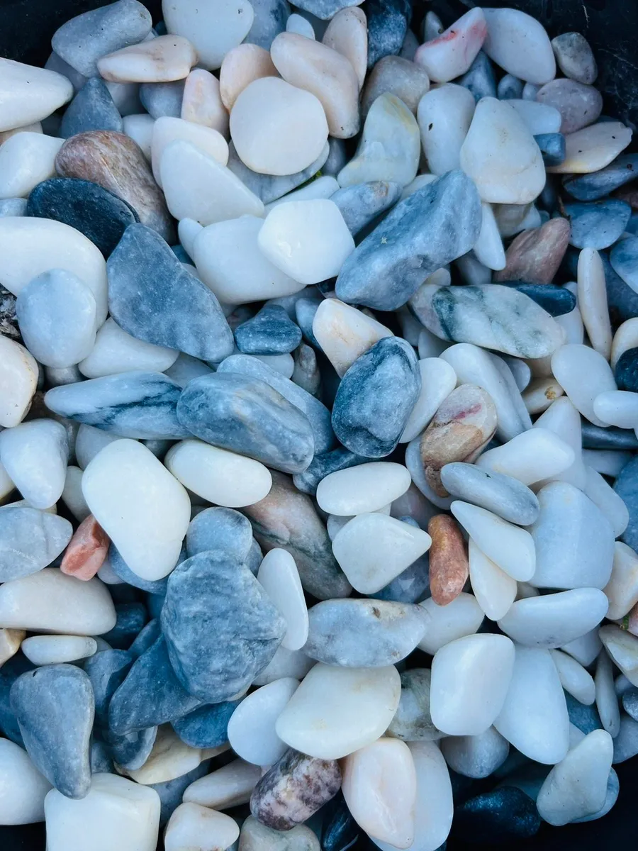 Stone plum slate cobbles pebbles rocks boulders - Image 2