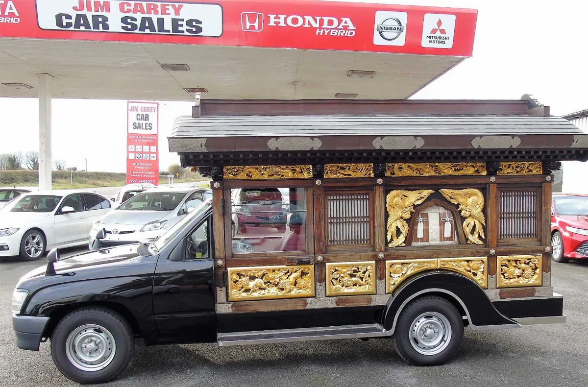 2003 2.0 PETROL TOYOTA HILUX HEARSE