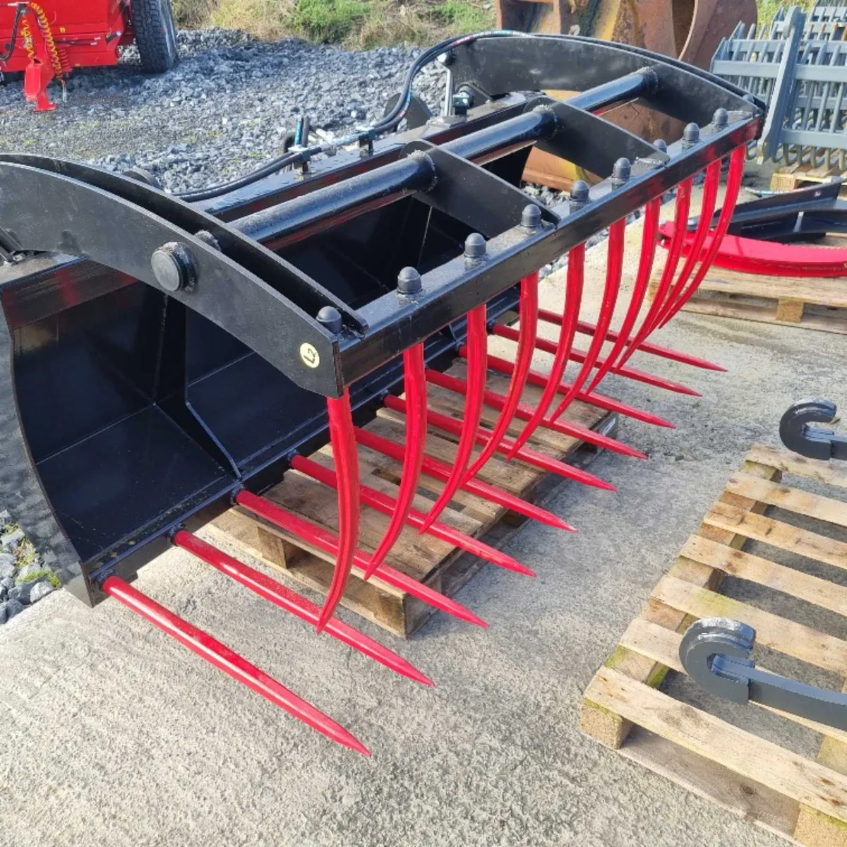 Heavy duty tine grabs Ploughing Row 18 Stand 394 - Image 2