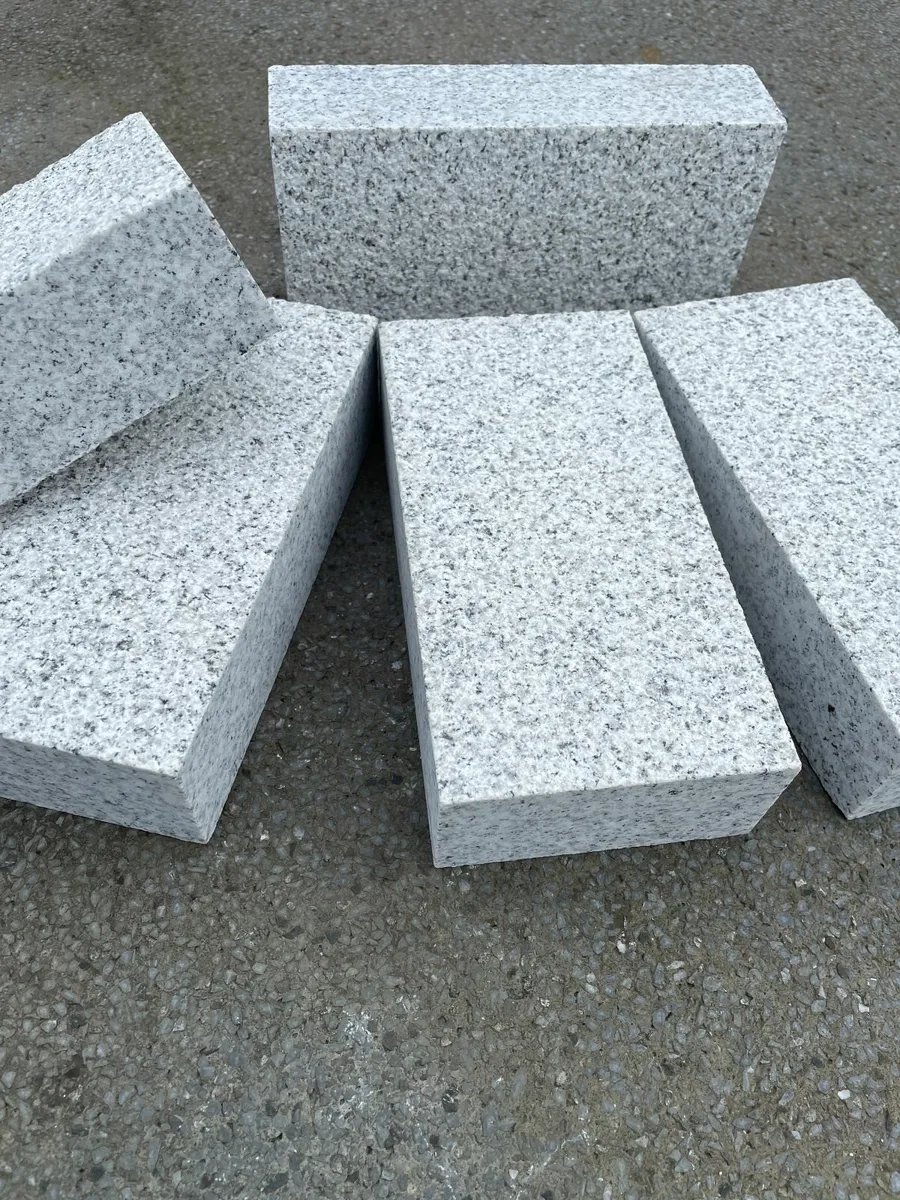 Silver granite cobble - Image 2