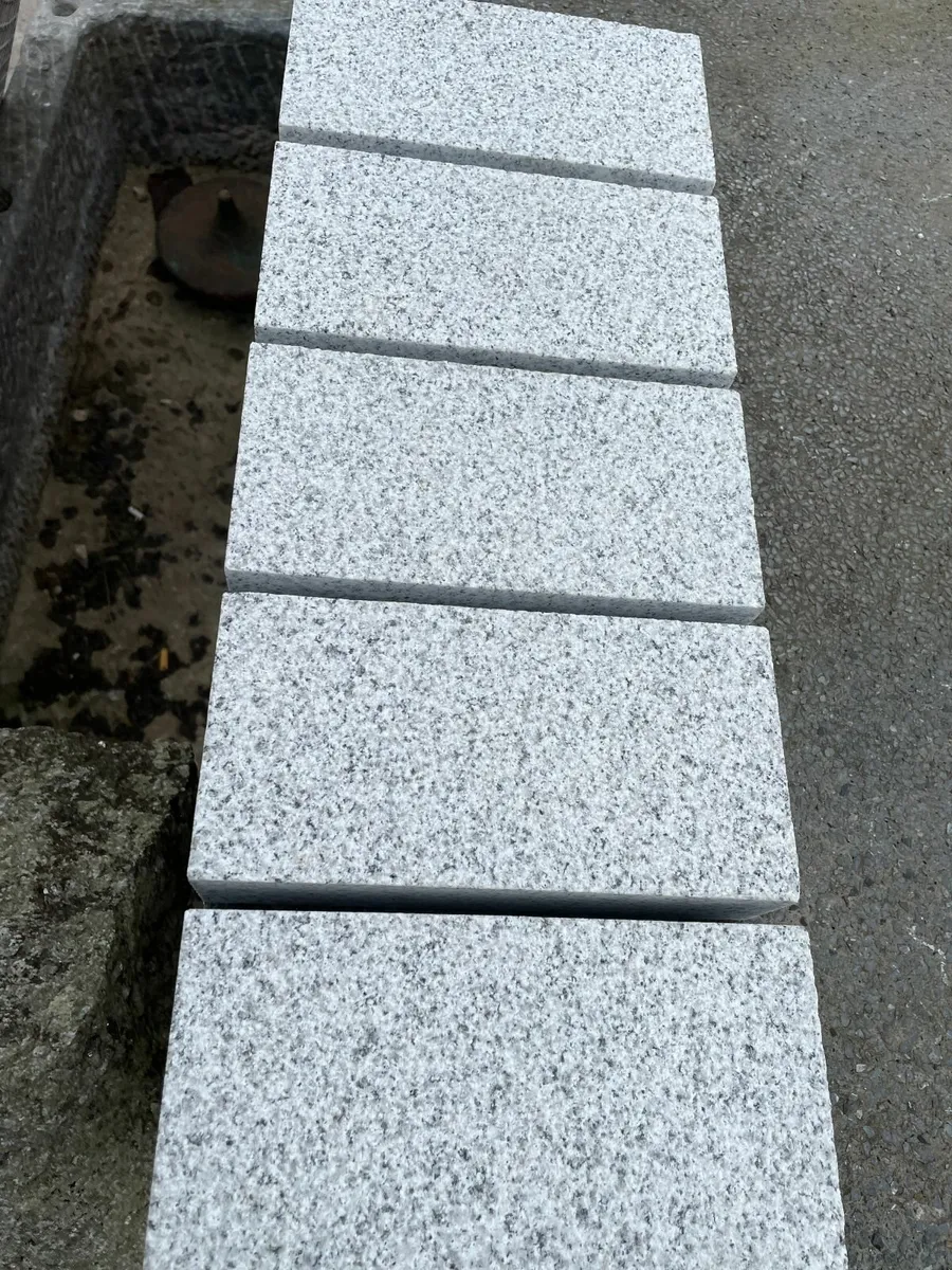 Silver granite cobble - Image 4