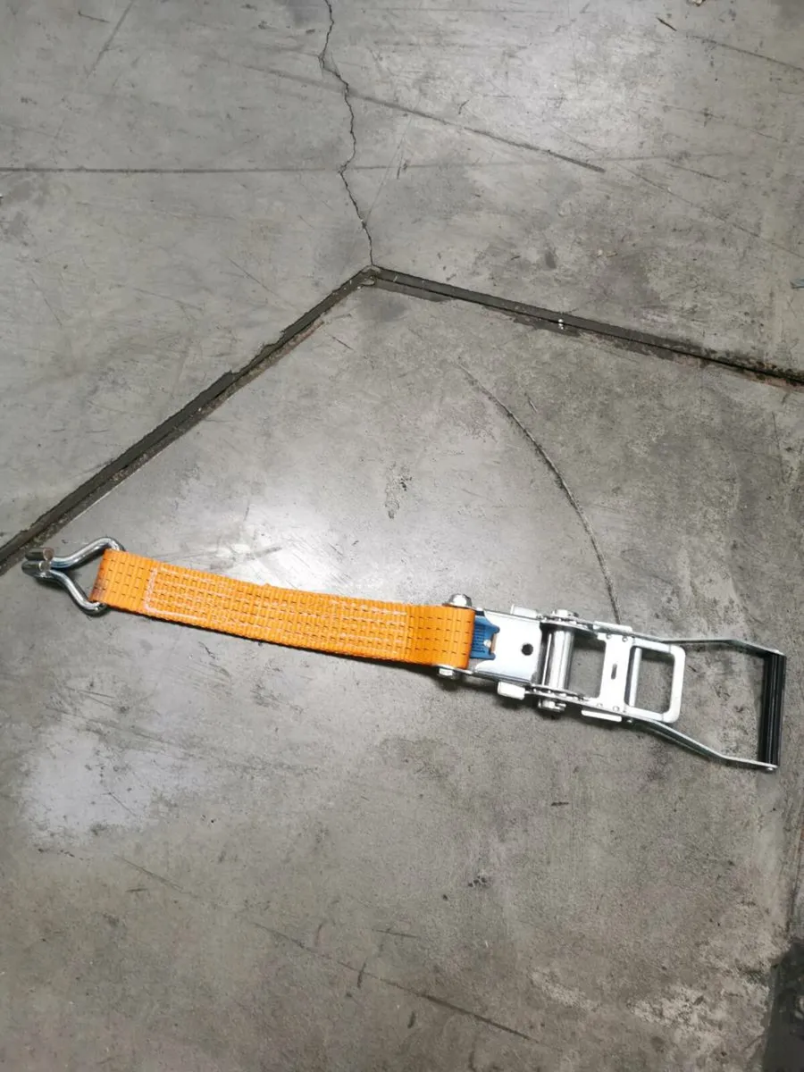 Ratchets and straps - Image 2