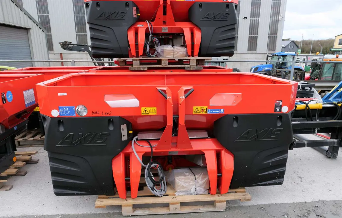 RAUCH FERTILISER  SPREADER - Image 4