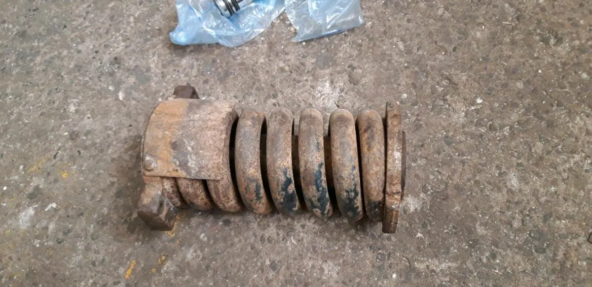 Caterpillar recoil spring 320c - Image 1