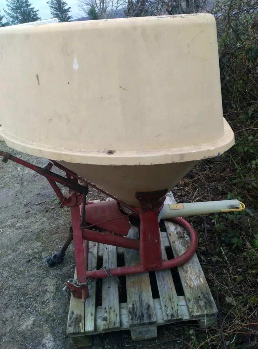 Fertilizer spreaders Vicon 5,7&10 bags for sale in Co. Mayo for €1 on