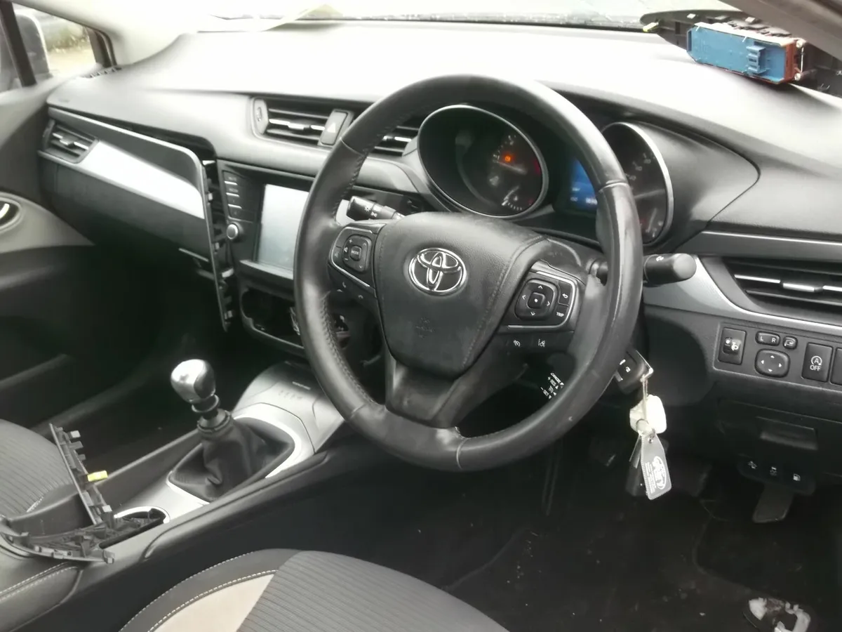 Toyota Avensis 2018 2.0D4D**FOR PARTS** - Image 2
