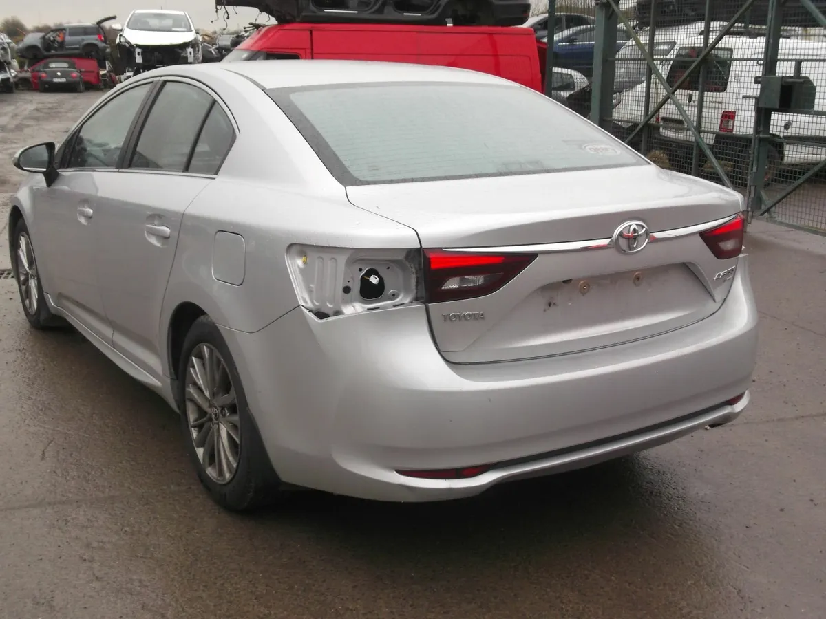 Toyota Avensis 2018 2.0D4D**FOR PARTS** - Image 4