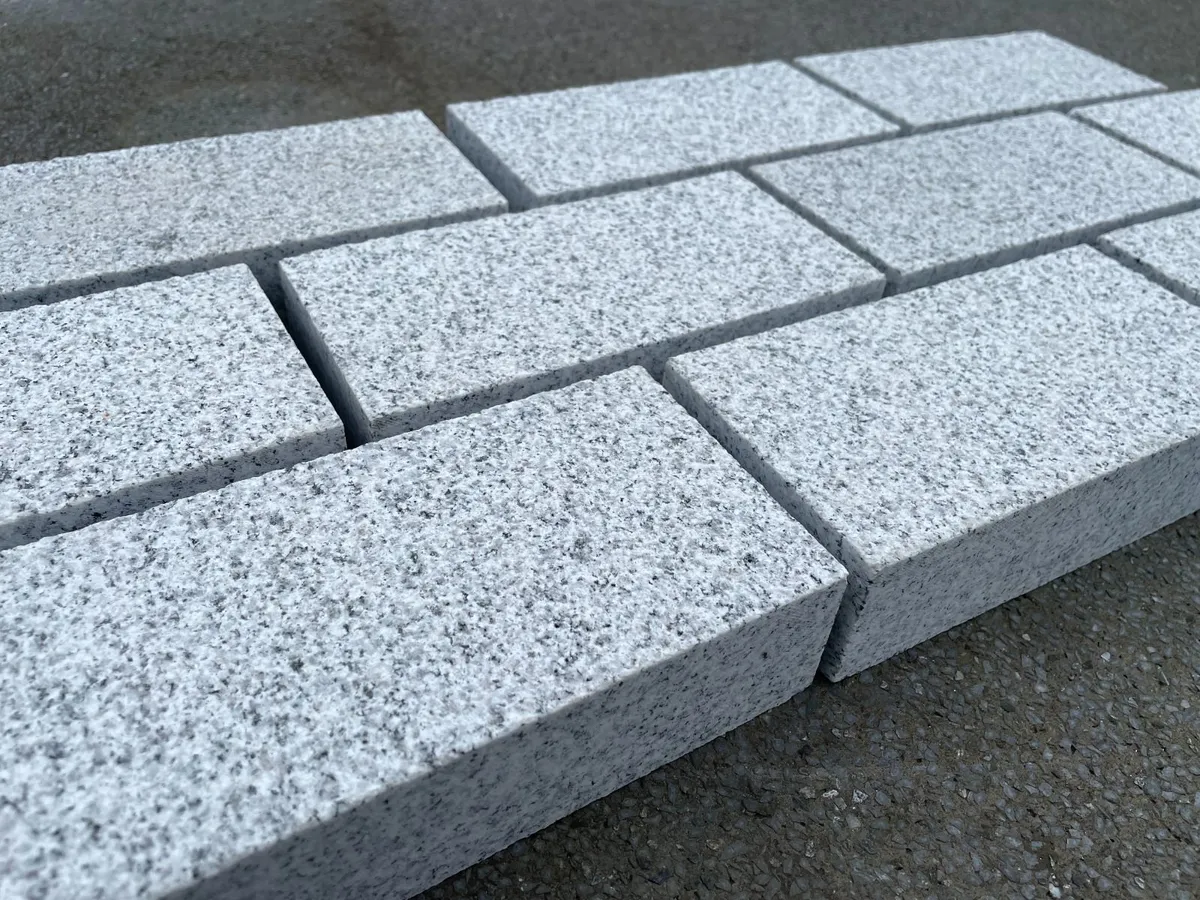Granite Cobble 200x100x50mm - Image 1