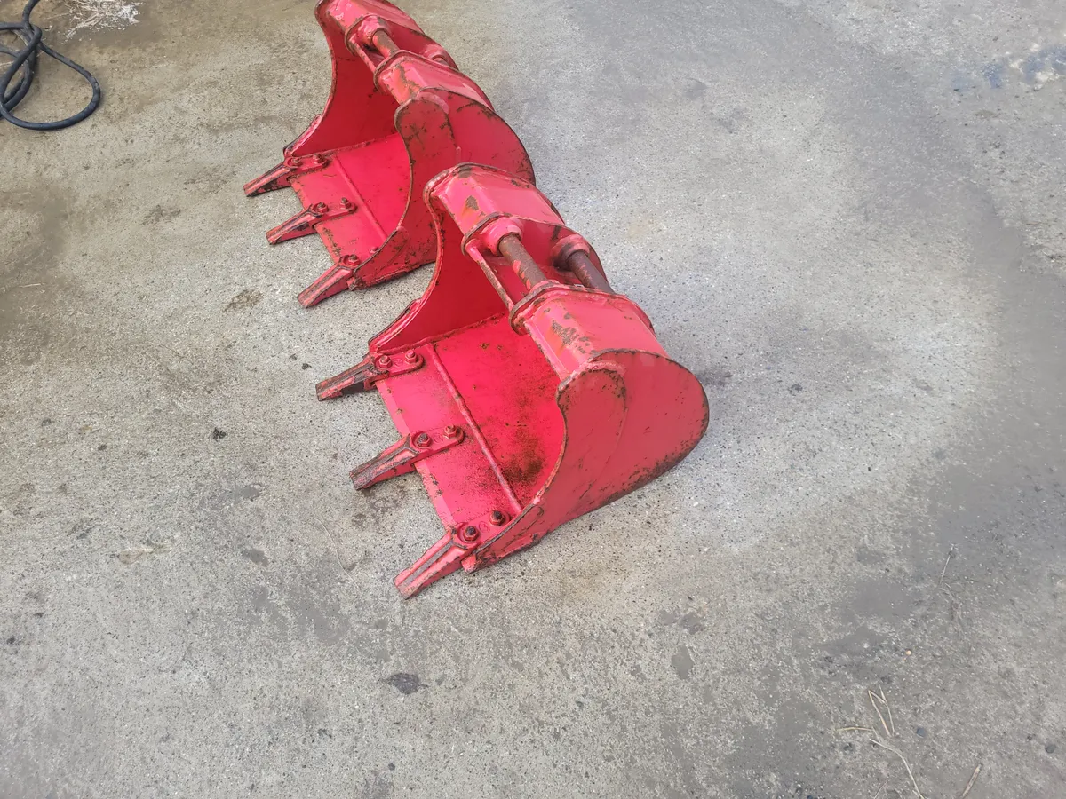 TAKEUCHI TB 016 BUCKETS - Image 2
