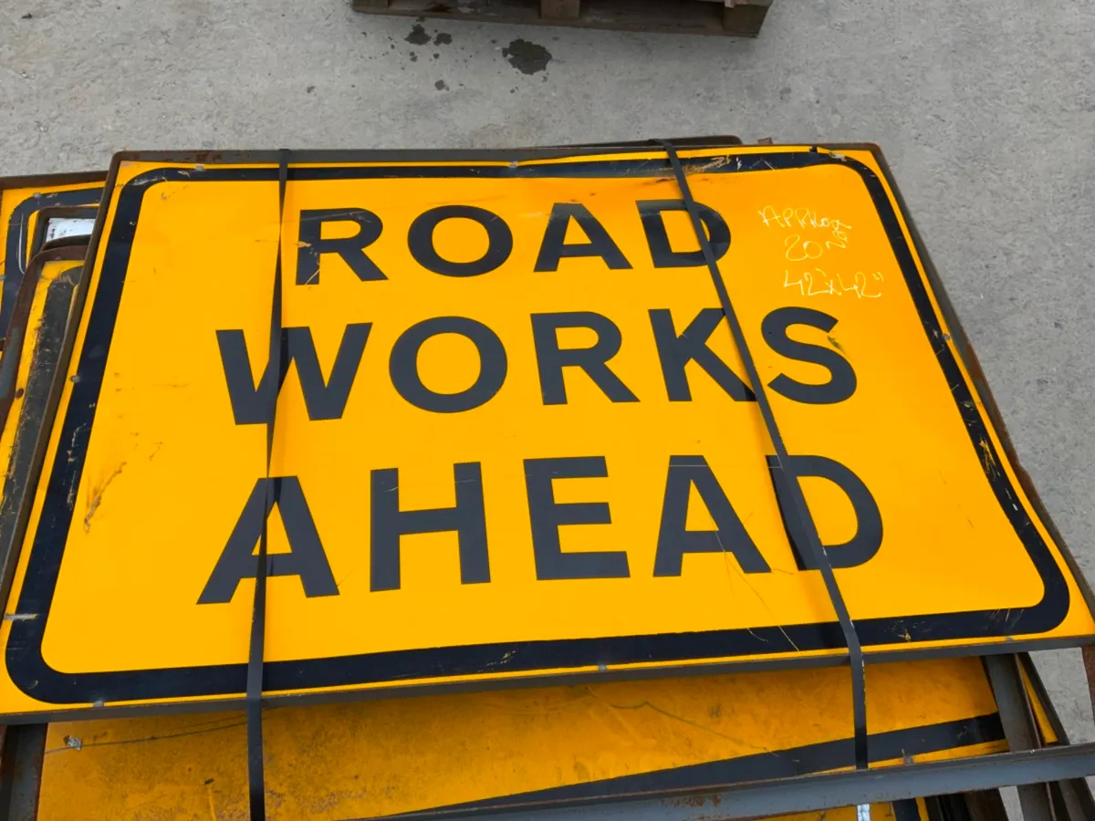 FOLDING FRAME ROAD WORK SIGNS. - Image 2