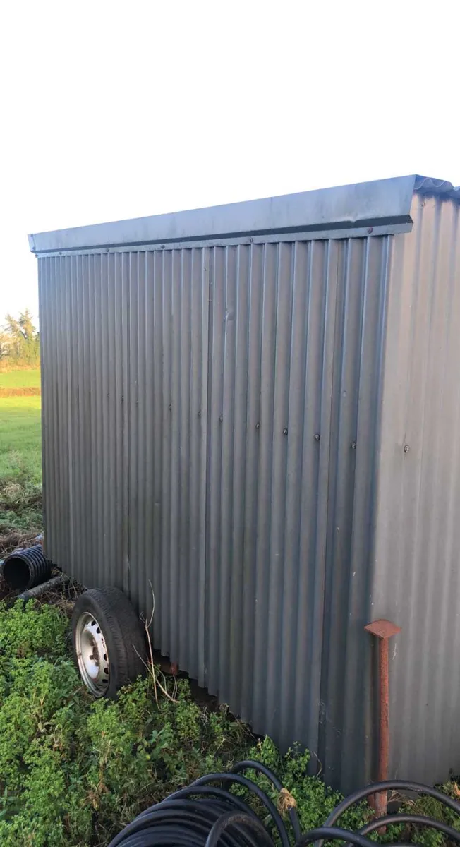 Galvinised Steel Hut - Image 2