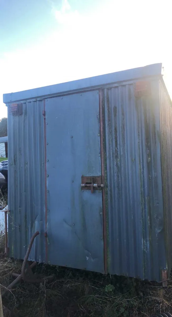 Galvinised Steel Hut - Image 3