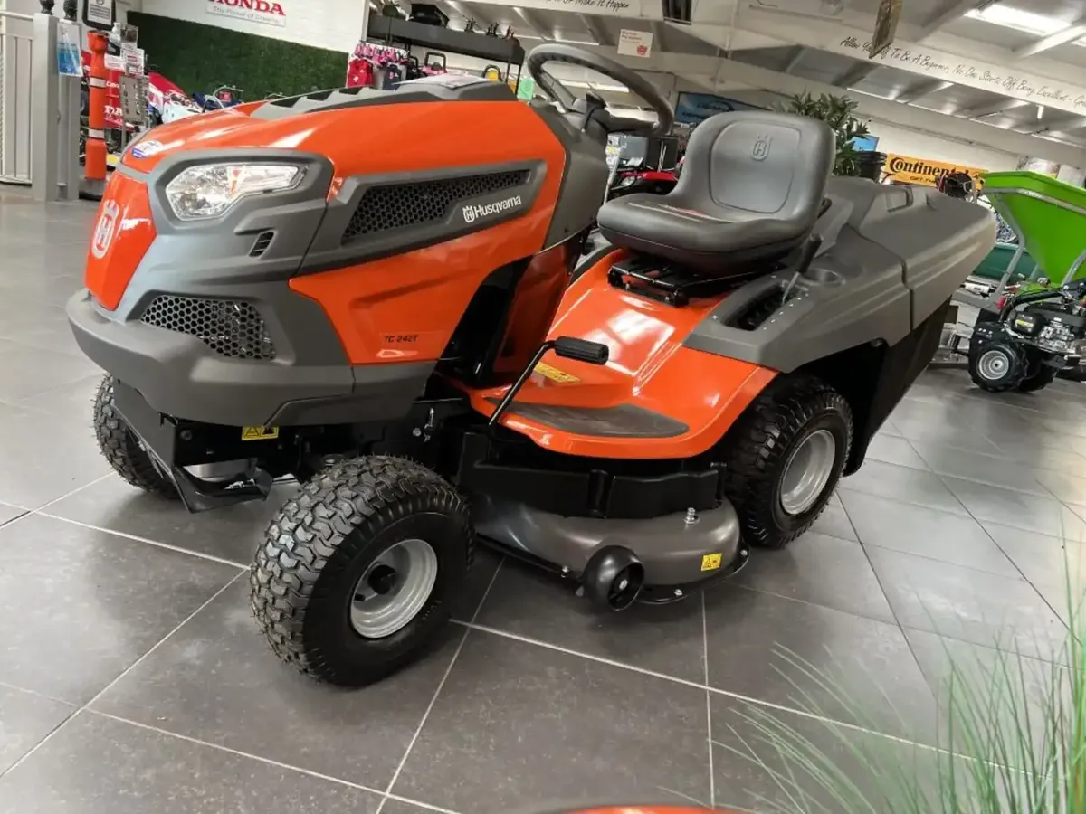 Husqvarna TC242t Tractor Lawnmower - Image 1