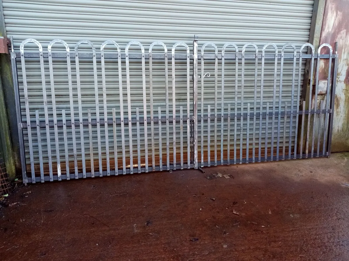 Old Style Gates - Image 3