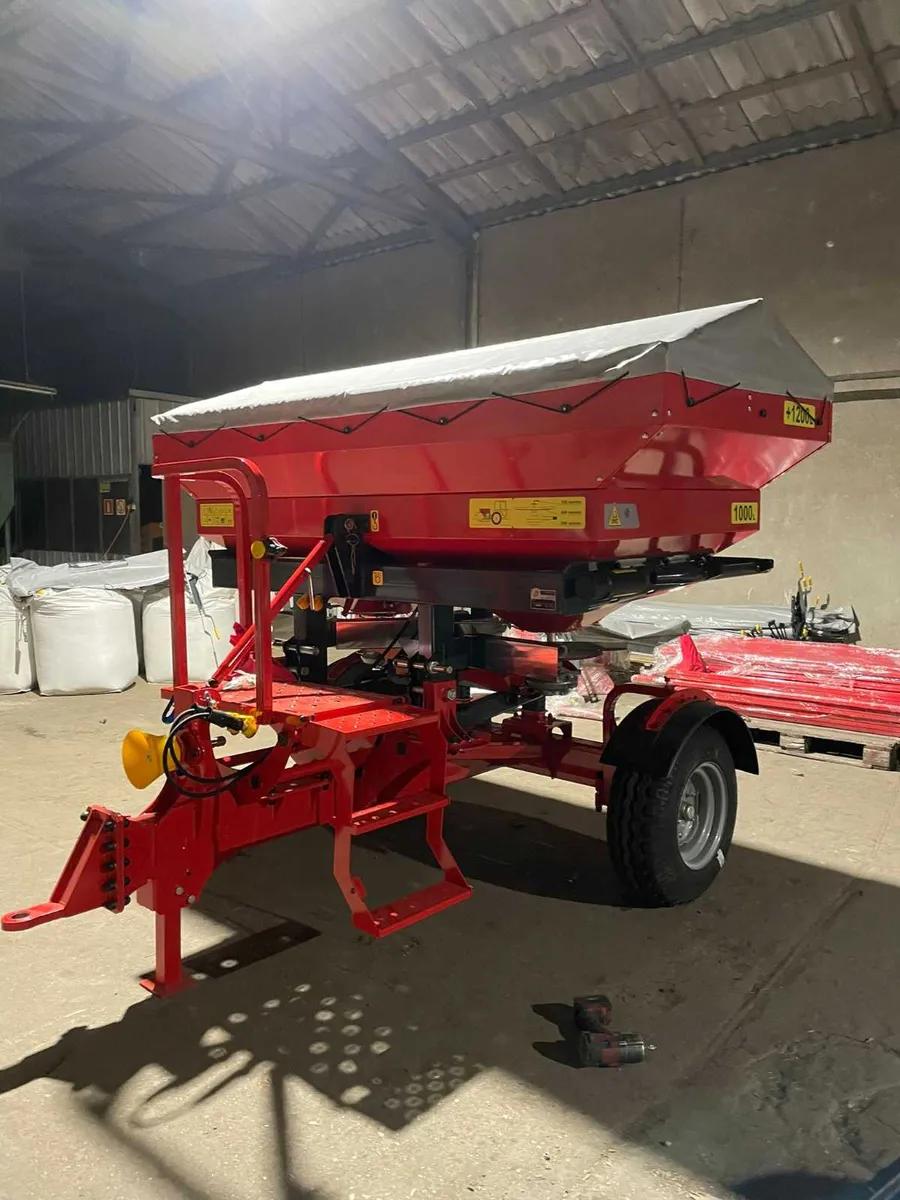 Fertiliser spreader - Image 1